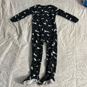Carters full piece pjs - size 6